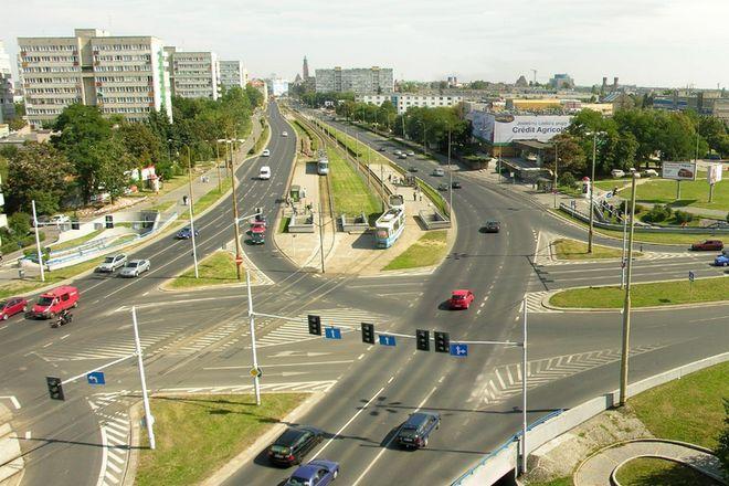 Koniec z przejściem podziemnym na placu Strzegomskim? Przy krzyżówce z Legnicką powstaną nowe pasy