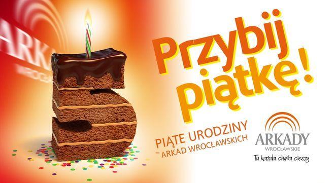 Tort, atrakcje i przybijanie piątek - Arkady Wrocławskie świętują piąte urodziny