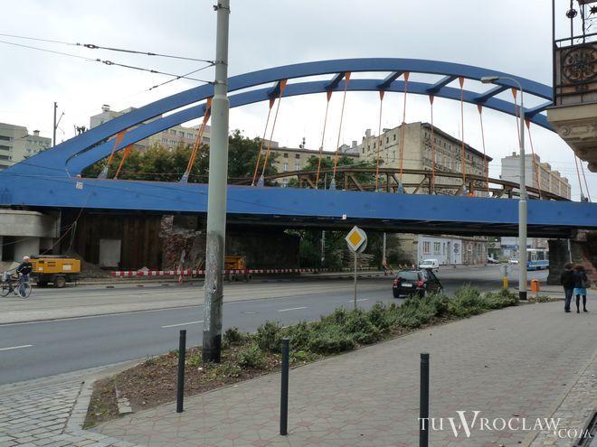 Przebudowa wiaduktu nad ulicą Grabiszyńską wkracza w finalny etap. Utrudnień nie da się uniknąć