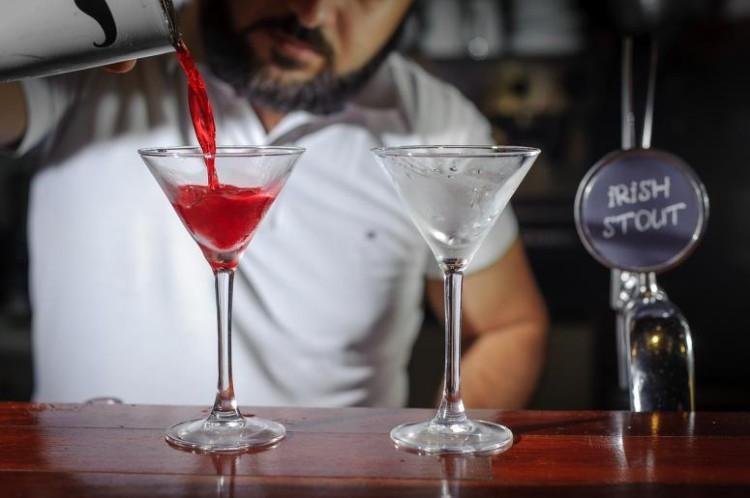 Wrocław zwolni właścicieli pubów z opłat za koncesję alkoholową? Decyzja należy do radnych