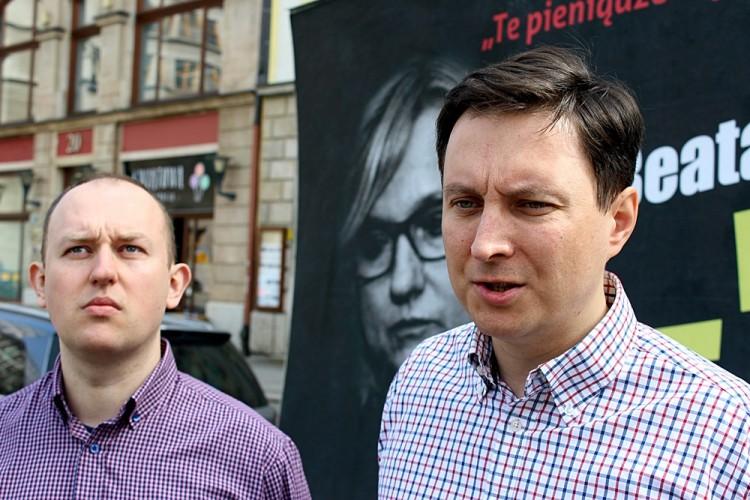 Politycy PO atakują PiS: idą do samorządu tylko po kasę