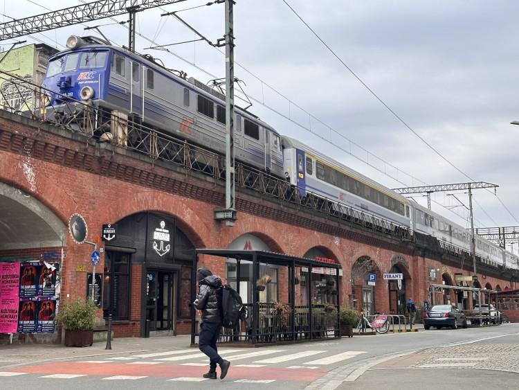 Pod nasypem we Wrocławiu. Na Bogusławskiego nie tylko leje się alkohol. Można tu też dobrze zjeść