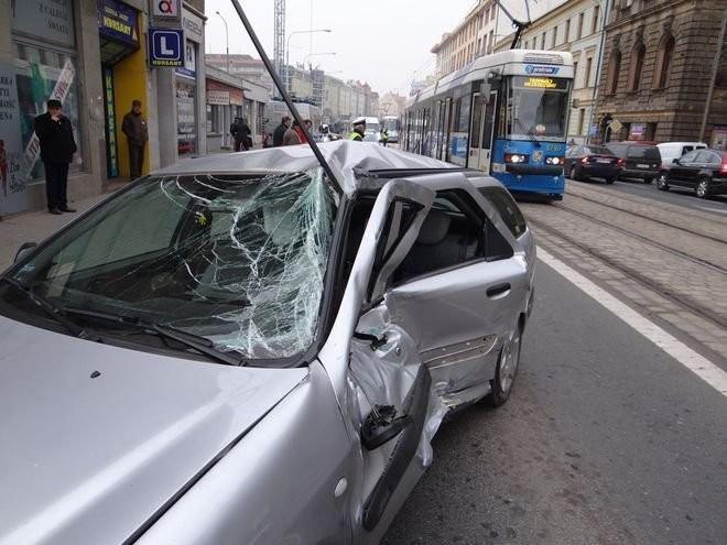 Korek na Reymonta po wypadku. Tramwaje nie jeżdżą przez tę ulicę