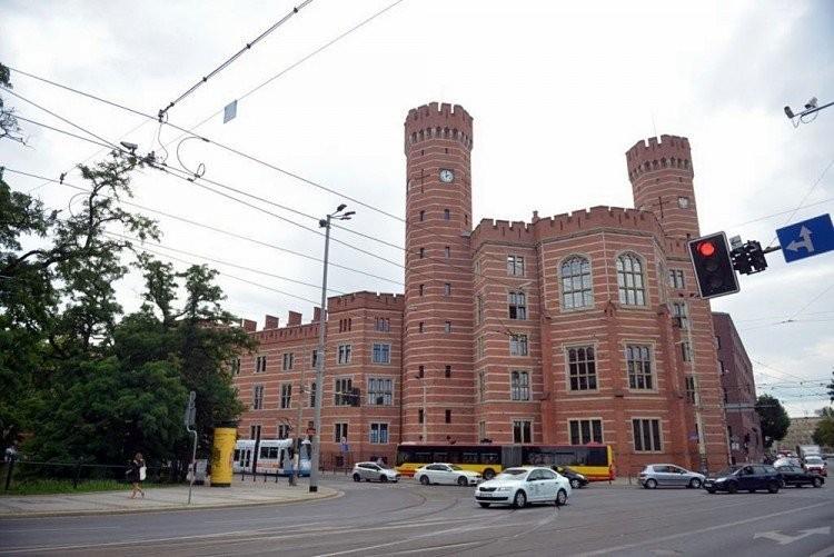 Wrocław: rzucali kostką brukową w Ukraińców. Jest wyrok