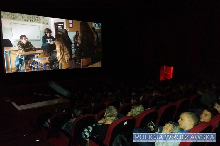 Wrocławska młodzież o przemocy i nowych technologiach. Premiera filmu „Homo znaczy człowiek”