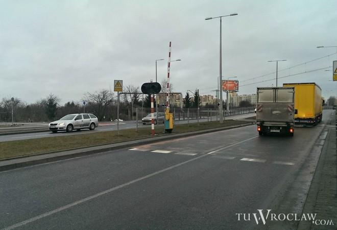 Uwaga na korki na Robotniczej. Zepsute rogatki, spóźnione autobusy