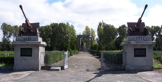 Rosjanie wyremontują cmentarz przy al. Karkonoskiej