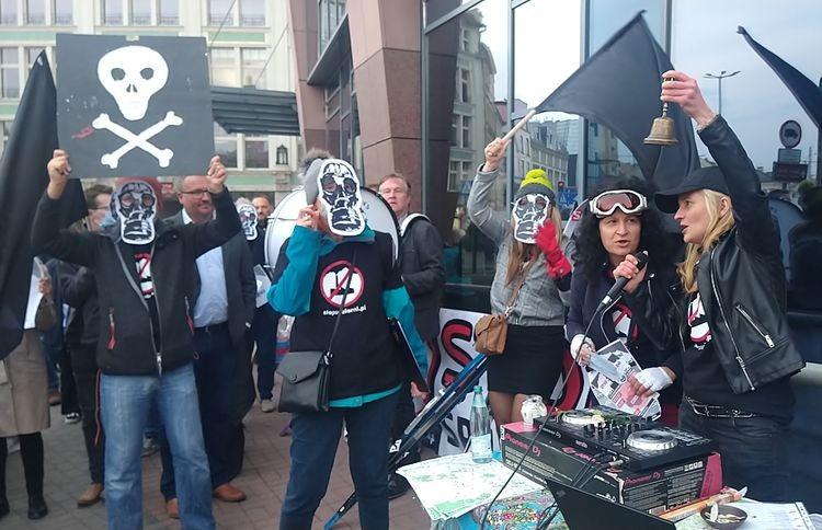 „Dostaję mdłości od zapachu”. Protest przeciwko budowie spalarni śmieci [ZDJĘCIA]