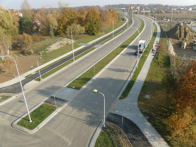 Tuż przy AOW przewrócił się tir. Ruch w stronę lotniska był utrudniony