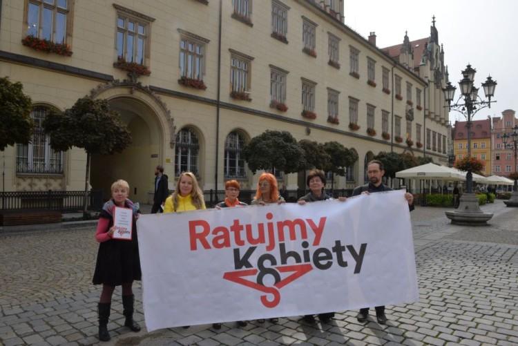 Lewicowi działacze zbierają podpisy pod projektem ustawy 