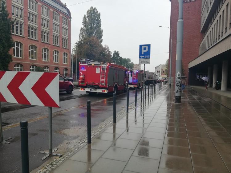 Wrocław: Straż pożarna interweniuje w akademiku. Włączył się alarm