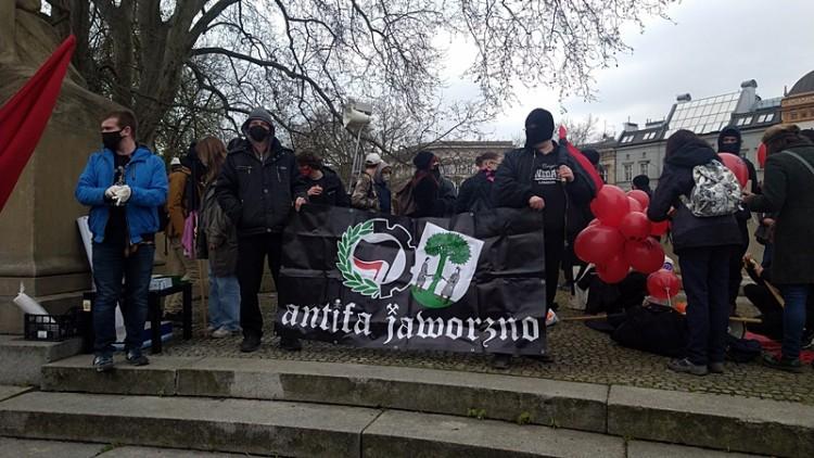 1 maja we Wrocławiu. Anarchiści manifestowali w centrum miasta [ZDJĘCIA]