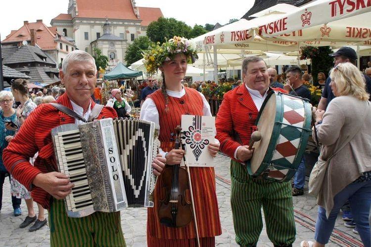 Pożegnanie lata na plaży, tańce i dzień kuchni kubańskiej. Przegląd sobotnich wydarzeń