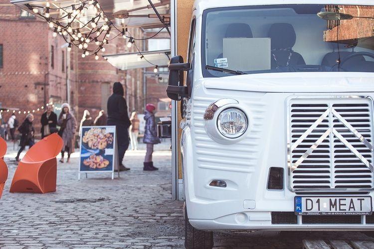 Wrocław: trwa walentynkowy zlot food trucków w Browarze Mieszczańskim. Program imprezy