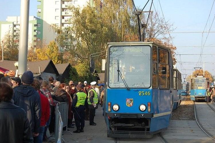 Przez cały tydzień łatwiej dojedziemy na cmentarze (SPRAWDŹ ZMIANY W MPK)