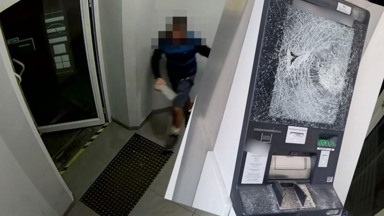 Wpadł w szał, bo bankomat nie wypłacał pieniędzy