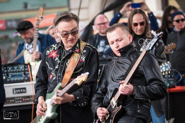 Trwa konkurs. Do wygrania występ na scenie głównej gitarowego rekordu świata