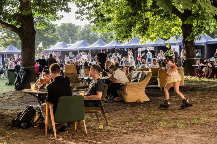 Na podwórku Impartu trwa festiwal dla fanów muzyki i miłych wspomnień [ZDJĘCIA,WIDEO]