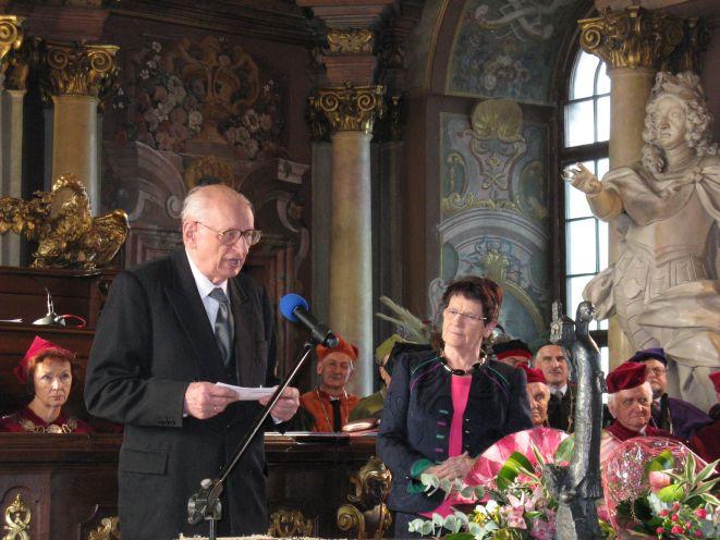 Profesor Bartoszewski nagrodzony