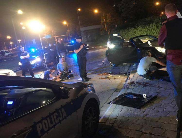 Nocna akcja przy Moście Grunwaldzkim. Sześć radiowozów, krew i zwłoki [ZDJĘCIA]