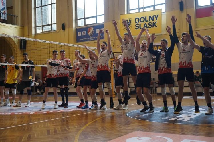 Młodzi siatkarze Gwardii rozpoczynają turniej finałowy mistrzostw Polski od zwycięstwa