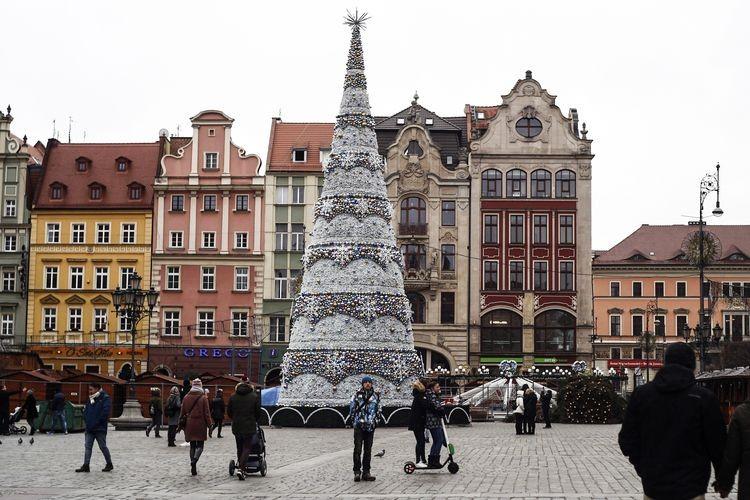 Na Rynku stanęła bożonarodzeniowa choinka [ZDJĘCIA]