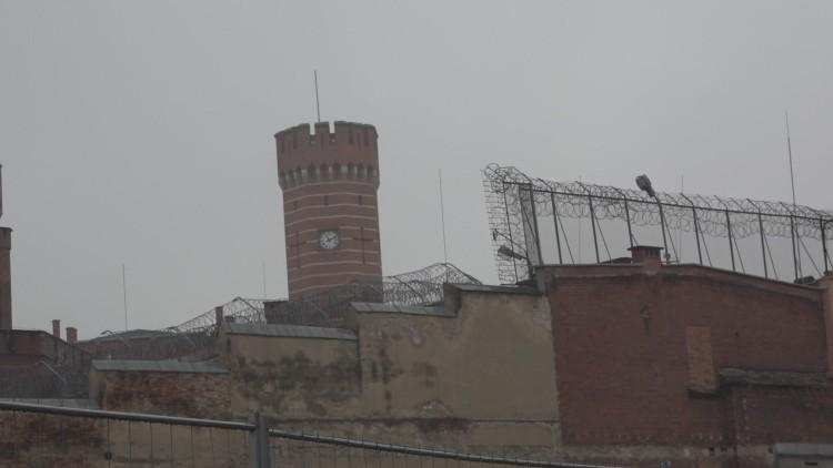 Samobójstwo w areszcie przy Świebodzkiej. Czy zawinił strażnik?
