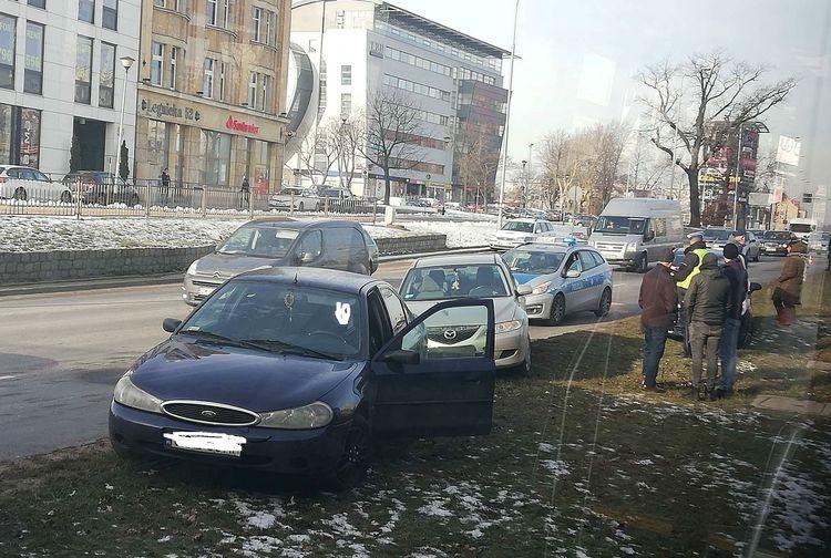 Cztery samochody zderzyły się przy Magnolii [ZDJĘCIA]
