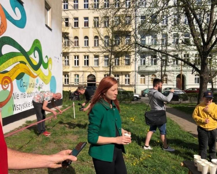 Nowy mural na wrocławskiej kamienicy. Opowiada o emocjach