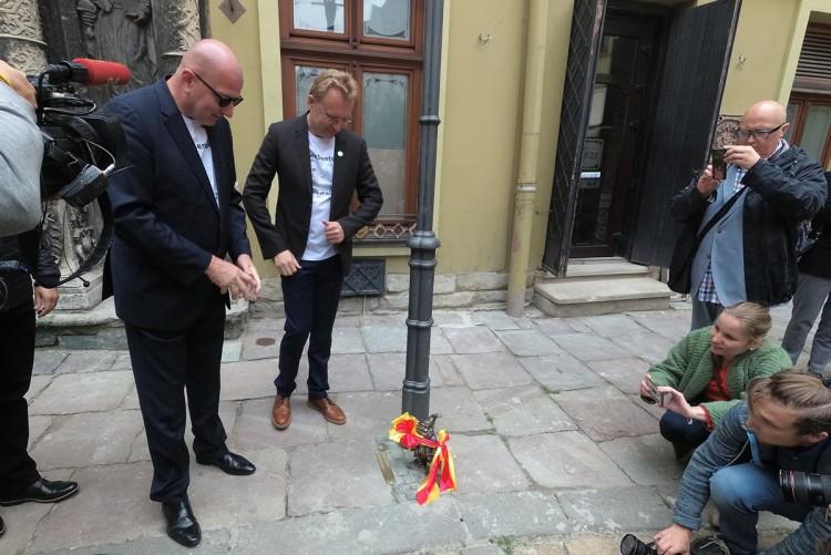 Kolejny wrocławski krasnal na emigracji. Życzliwek stanął we Lwowie [ZDJĘCIA]