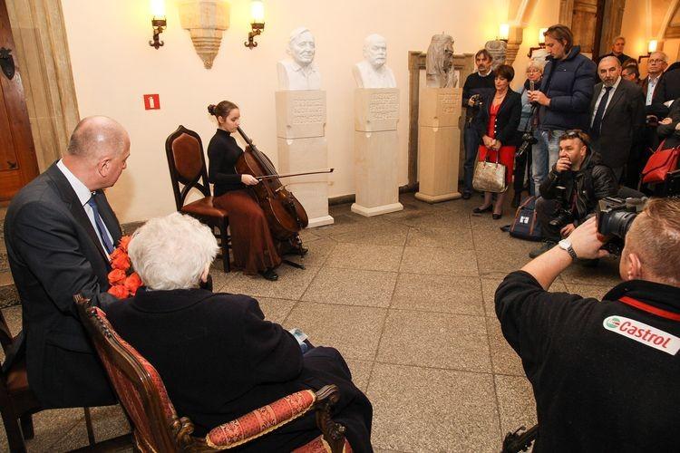 Tadeusz Różewicz trafił do Galerii Sławnych Wrocławian [ZDJĘCIA]