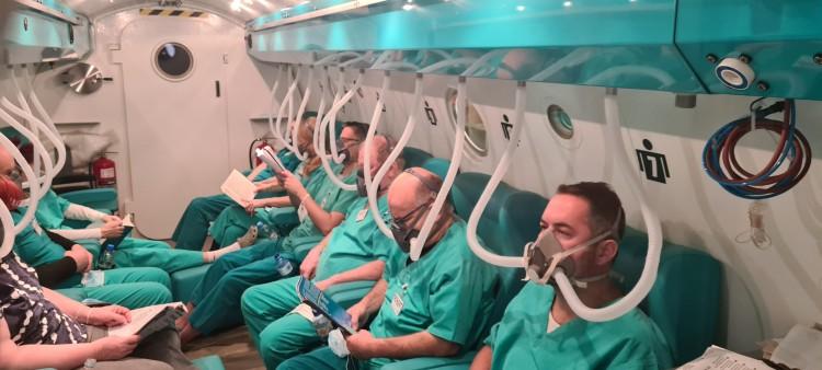 Ratuje życie, gdy zaatakuje czad, przywraca słuch i wzrok, goi rany – tlenoterapia hiperbaryczna