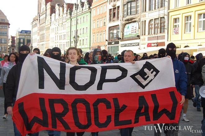 Uczestnicy Marszu Kominiarek zaatakowali Centrum Reanimacji Kultury