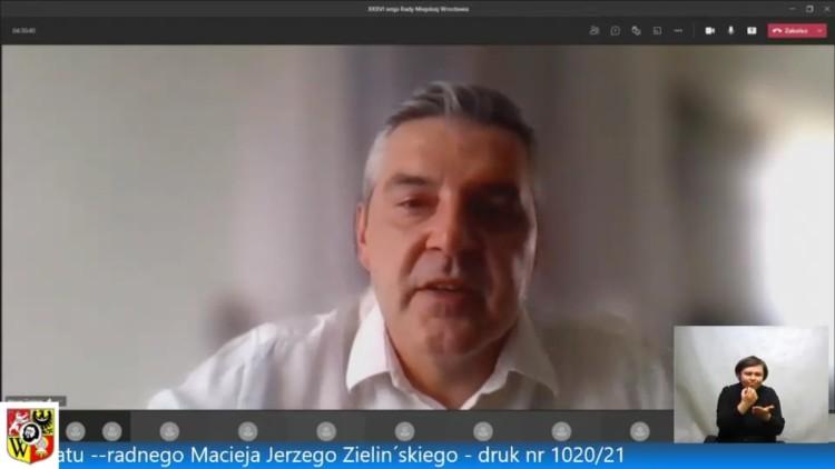Sutryk przegrał z opozycją. „Niewygodny radny” nie straci mandatu