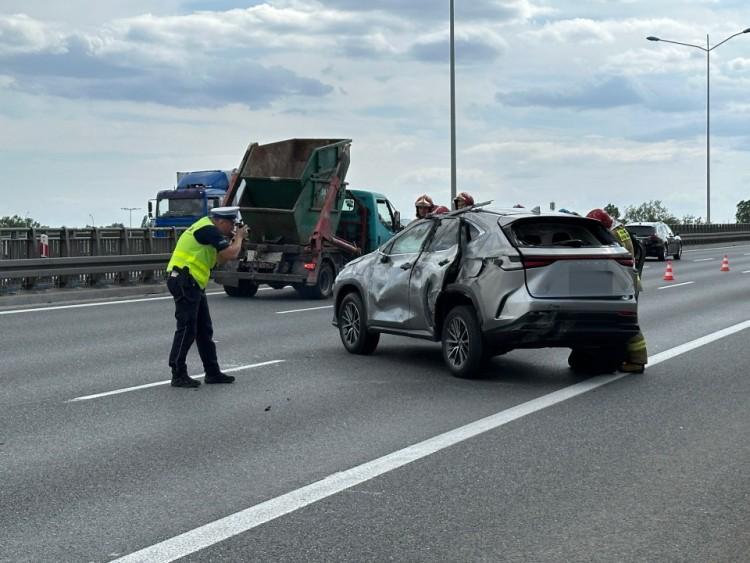Poważny wypadek na AOW. Trzy osoby zostały ranne