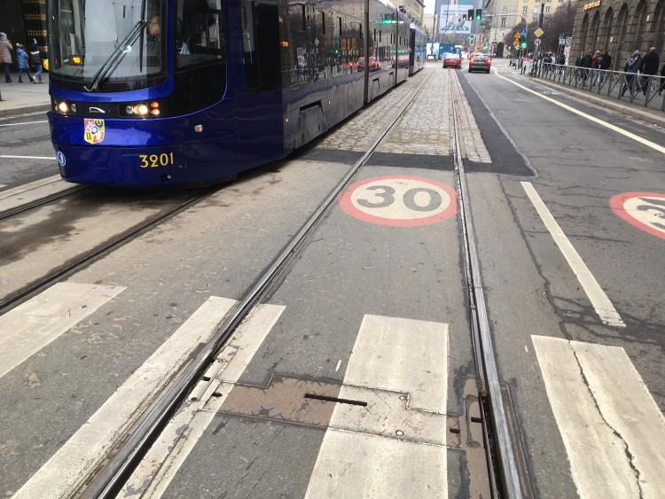 Wrocław: Sutryk chwali nowo otwarte torowisko. Jedzie koło niego samochodem