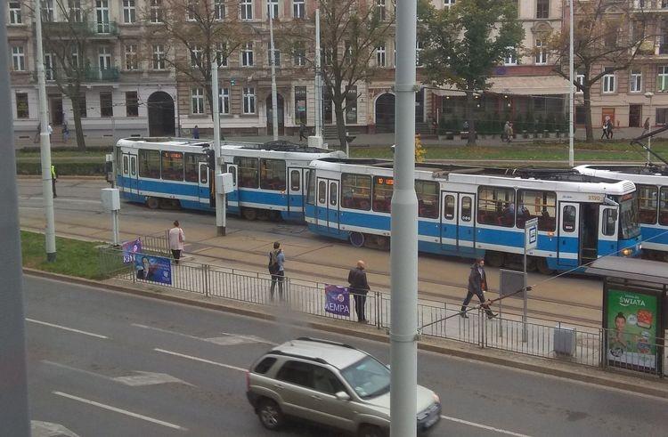 Na pl. Grunwaldzkim wykoleił się tramwaj [ZDJĘCIA]