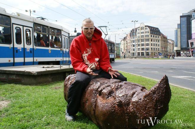 Znany wrocławski muzyk miał wypadek w Teatrze Capitol. Artysta spadł ze sceny