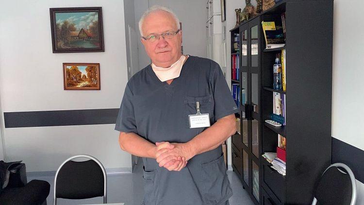 Piąta fala koronawirusa. Profesor Simon nie ma wątpliwości, kto jej nie przeżyje