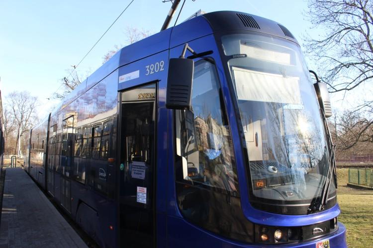 Awaria torowiska w centrum miasta. Tramwaje jeżdżą objazdem