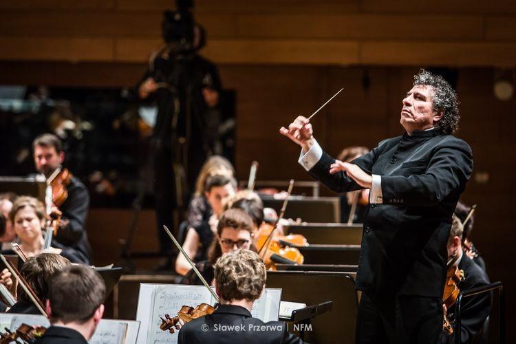 Dyrektor artystyczny NFM Filharmonii Wrocławskiej z nagrodą Grammy