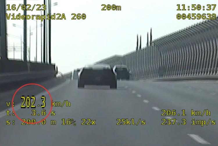 Kierowca corvetty mknął obwodnicą Wrocławia ponad 200 km/h. Dogonili go policjanci
