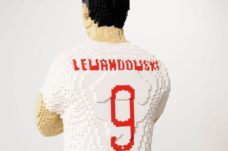 Figura Roberta Lewandowskiego z klocków LEGO została przekazana na aukcję WOŚP