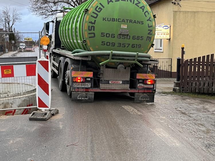 Wrocław: Budowa kanalizacji na Jarnołtowie przedłuża się. Mieszkańcy mają dość