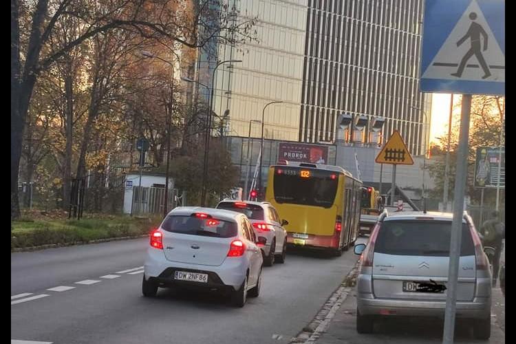 Wrocław: Awaria rogatek na przejeździe kolejowym