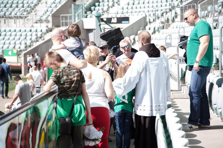 Kibice po raz pierwszy święcili koszyczki wielkanocne na Stadionie Wrocław [ZDJĘCIA]