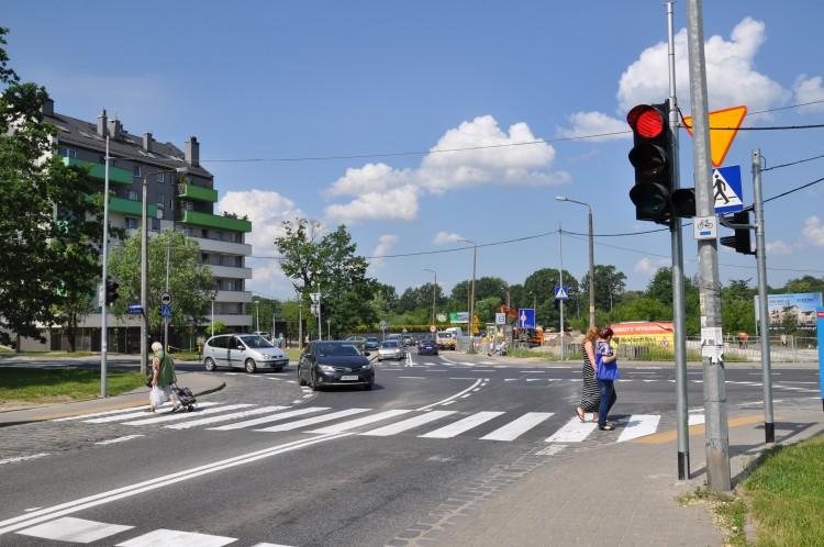 Stabłowice zamiast ronda dostały sygnalizację. Mieszkańcy utknęli w korkach [KOMENTARZ MIASTA]