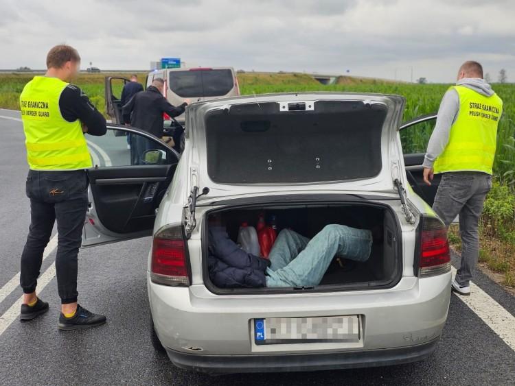 Ukraińcy przemycali Somalijczyków w bagażniku. Wpadli pod Wrocławiem