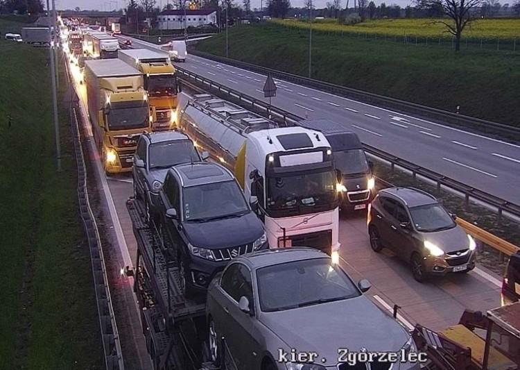 Cztery auta zderzyły się na autostradzie A4 pod Wrocławiem. Duży korek