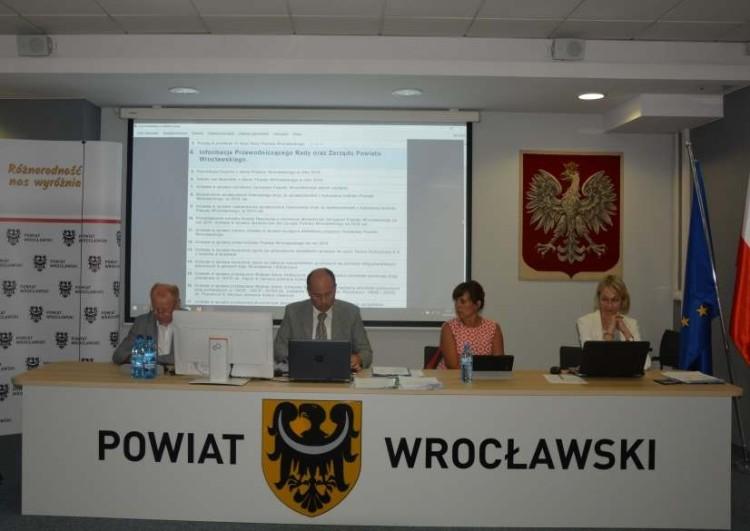 Zmiana liczby radnych w samorządach. Powiat wrocławski znacznie większy